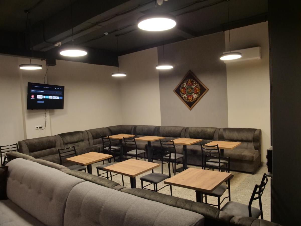 בישקק Muras Hostel מראה חיצוני תמונה
