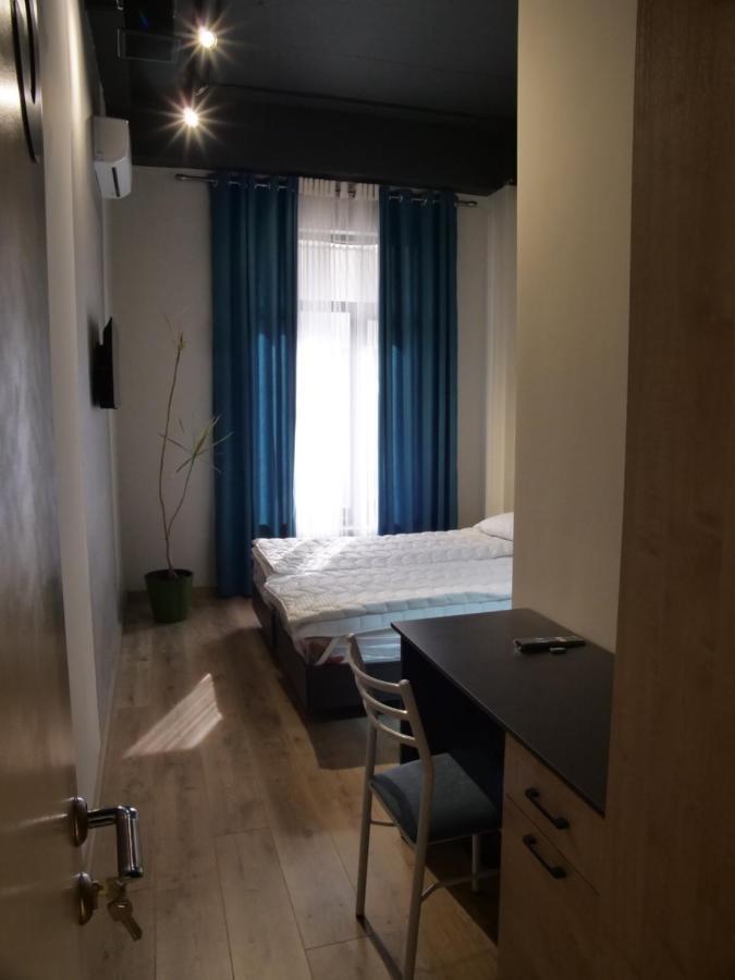 בישקק Muras Hostel מראה חיצוני תמונה