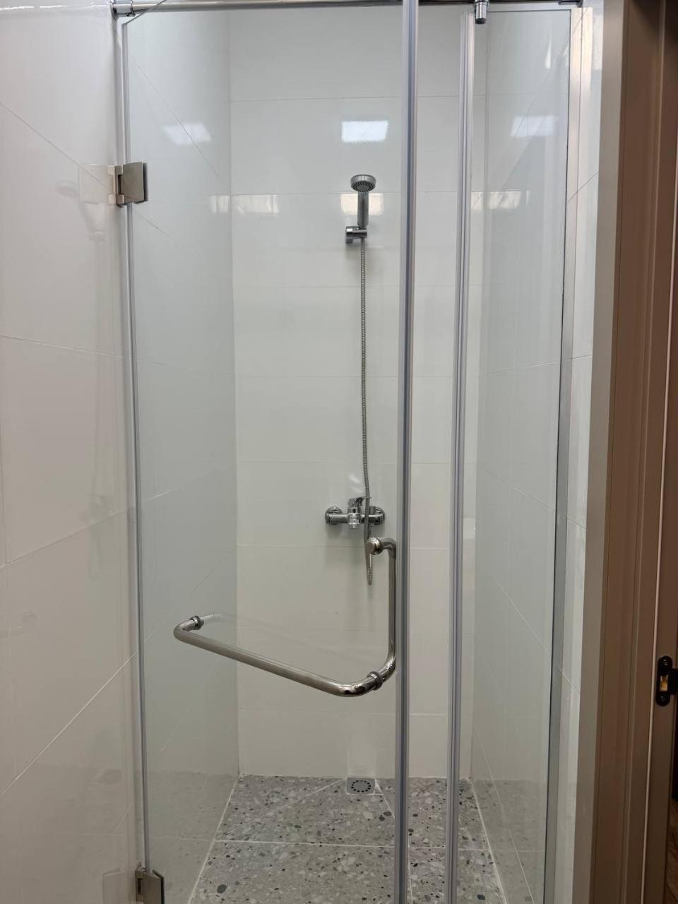 בישקק Muras Hostel מראה חיצוני תמונה