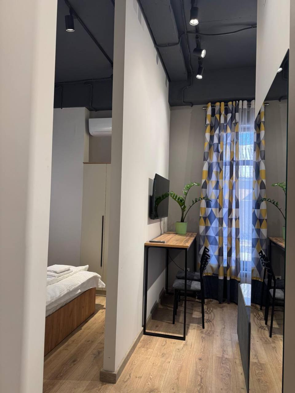 בישקק Muras Hostel מראה חיצוני תמונה